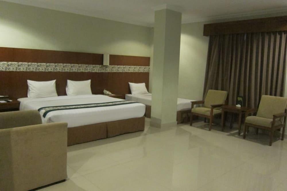 Cakra Kembang Hotel Kejayan Εξωτερικό φωτογραφία