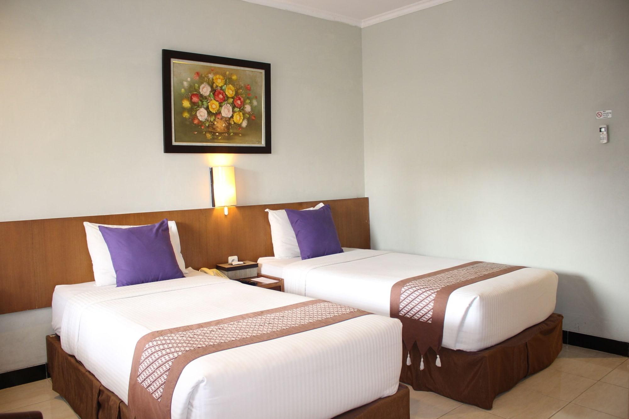 Cakra Kembang Hotel Kejayan Εξωτερικό φωτογραφία