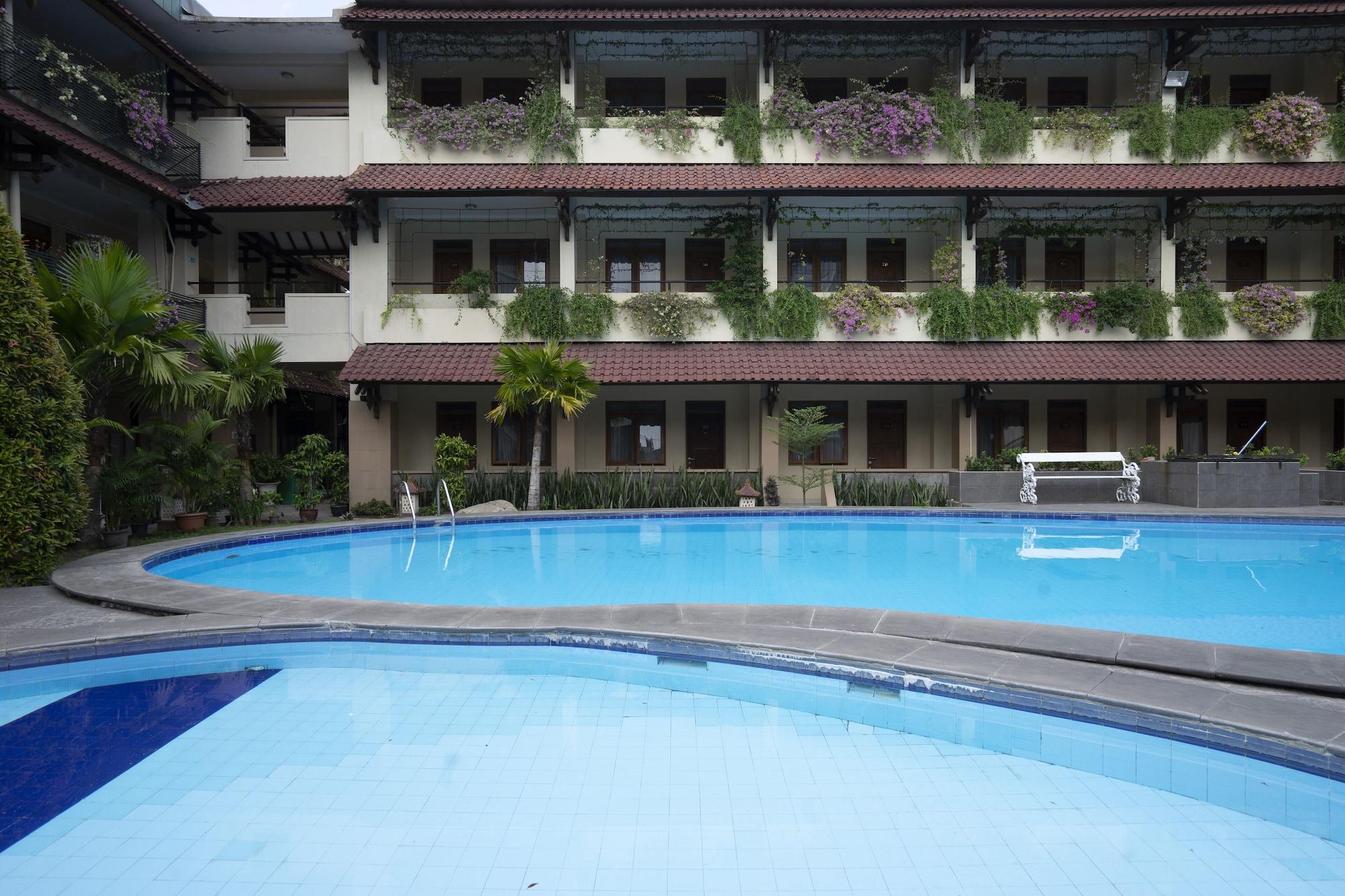 Cakra Kembang Hotel Kejayan Εξωτερικό φωτογραφία