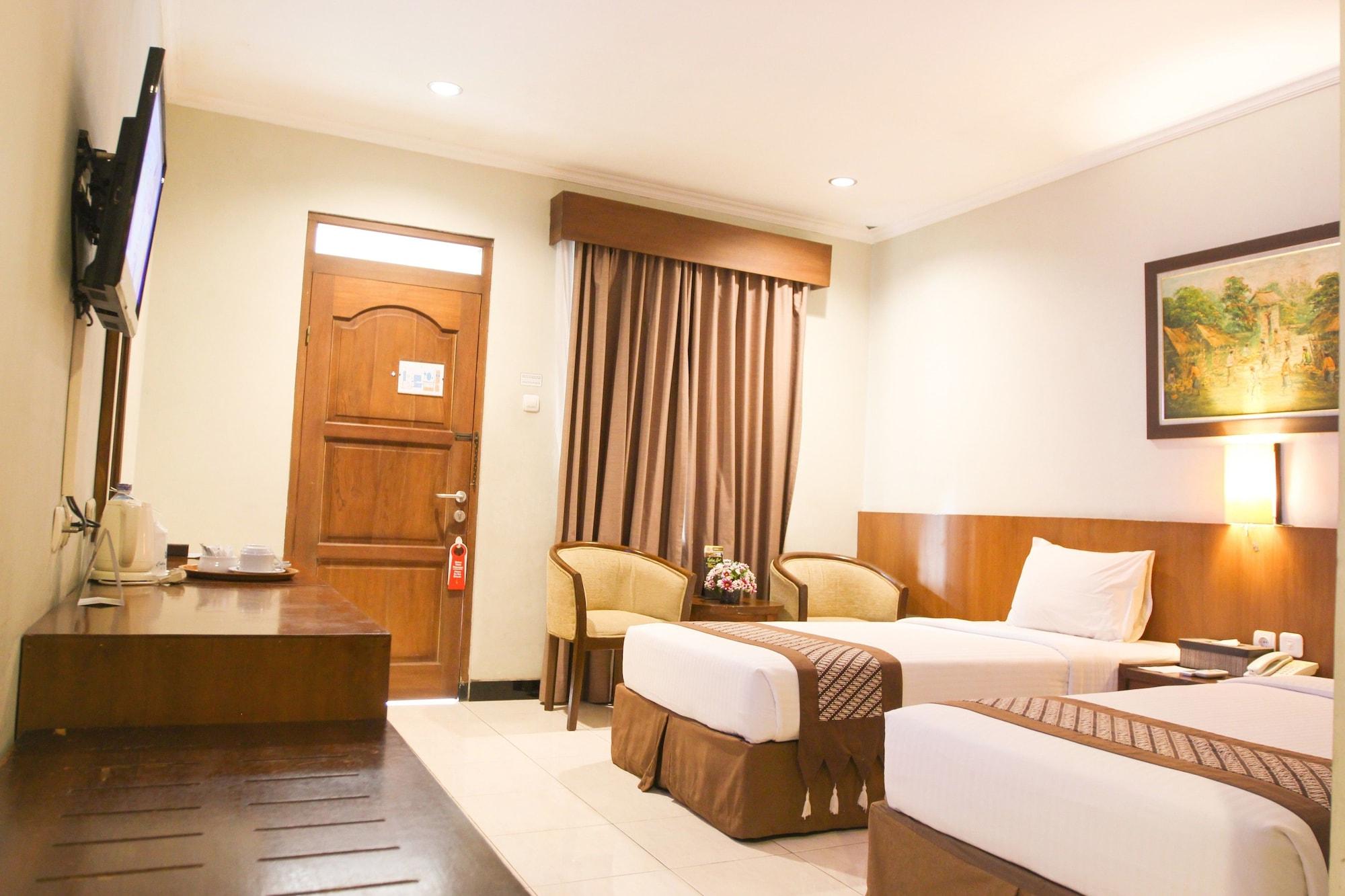 Cakra Kembang Hotel Kejayan Εξωτερικό φωτογραφία