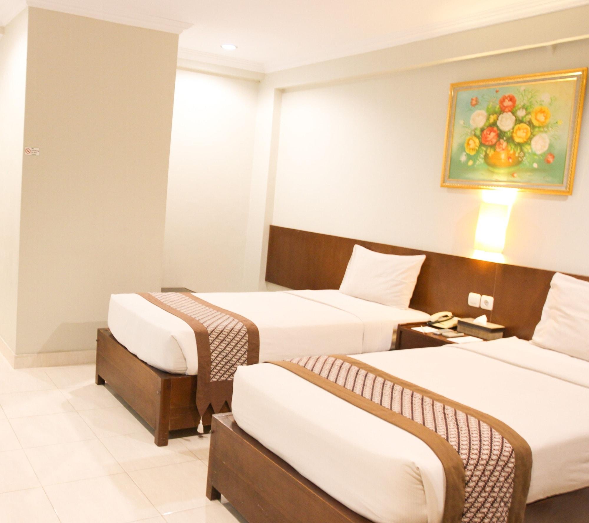 Cakra Kembang Hotel Kejayan Εξωτερικό φωτογραφία
