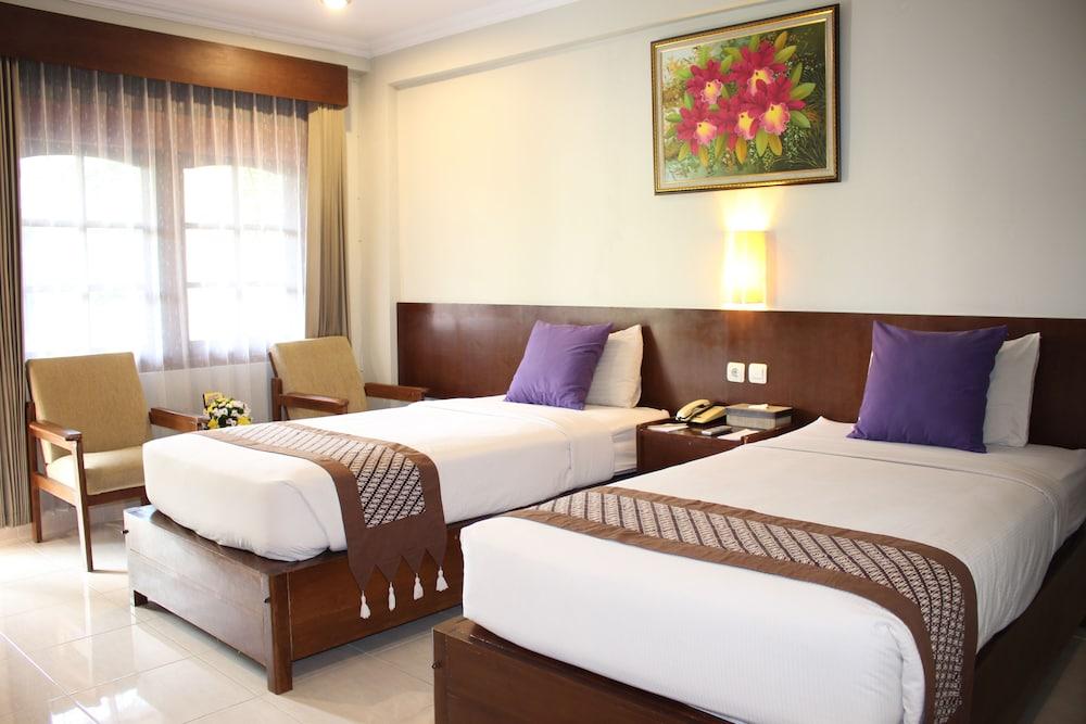 Cakra Kembang Hotel Kejayan Εξωτερικό φωτογραφία