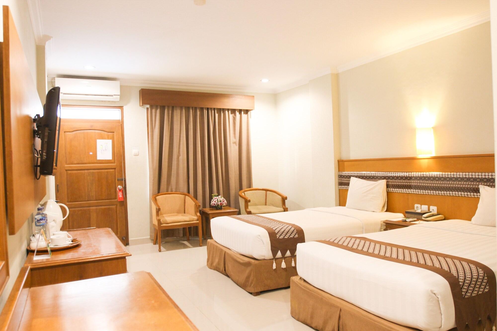 Cakra Kembang Hotel Kejayan Εξωτερικό φωτογραφία