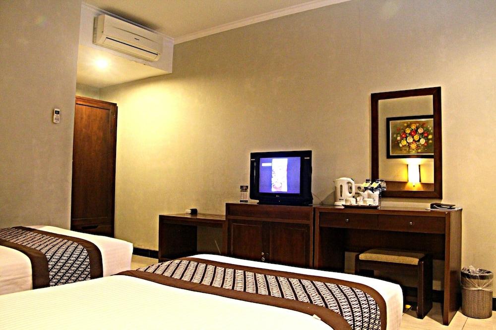Cakra Kembang Hotel Kejayan Εξωτερικό φωτογραφία