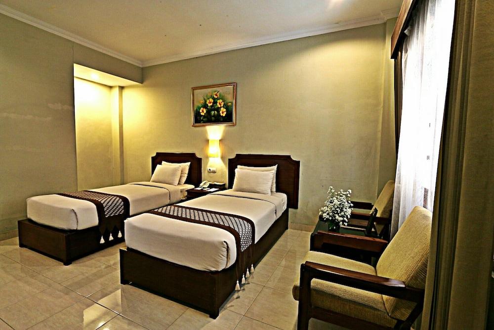 Cakra Kembang Hotel Kejayan Εξωτερικό φωτογραφία