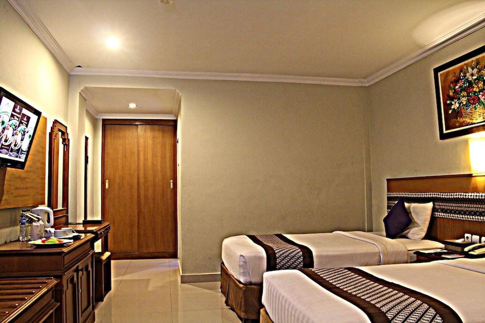 Cakra Kembang Hotel Kejayan Εξωτερικό φωτογραφία