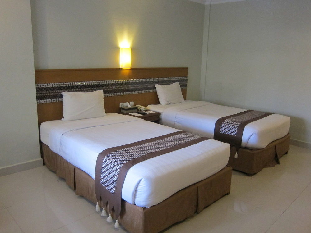 Cakra Kembang Hotel Kejayan Εξωτερικό φωτογραφία