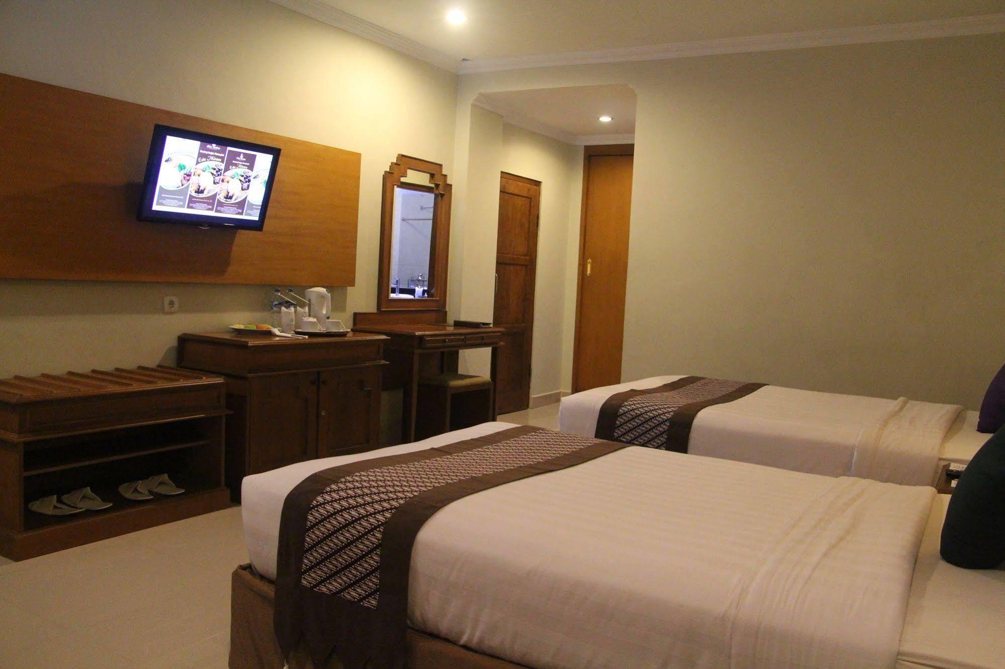Cakra Kembang Hotel Kejayan Εξωτερικό φωτογραφία