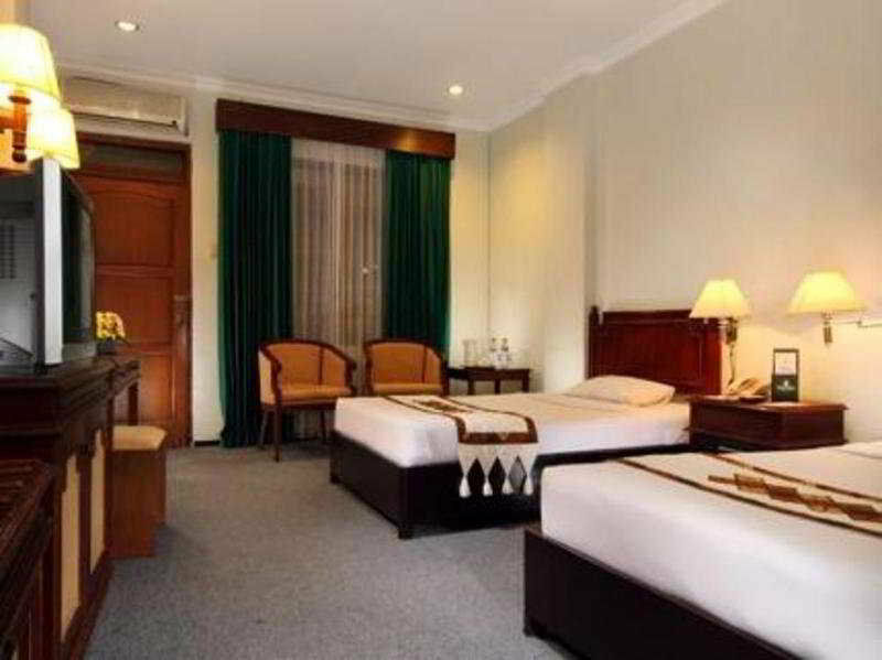 Cakra Kembang Hotel Kejayan Εξωτερικό φωτογραφία